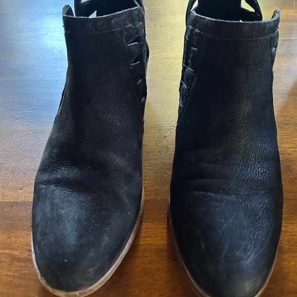 Vince Camuto Peera Black Tumbled Buff Goat Booties (Women's 8M) - Picture 2 of 6